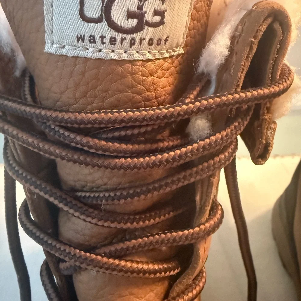 UGG Women's Adirondack IlI Boots Brand NEW size 6
